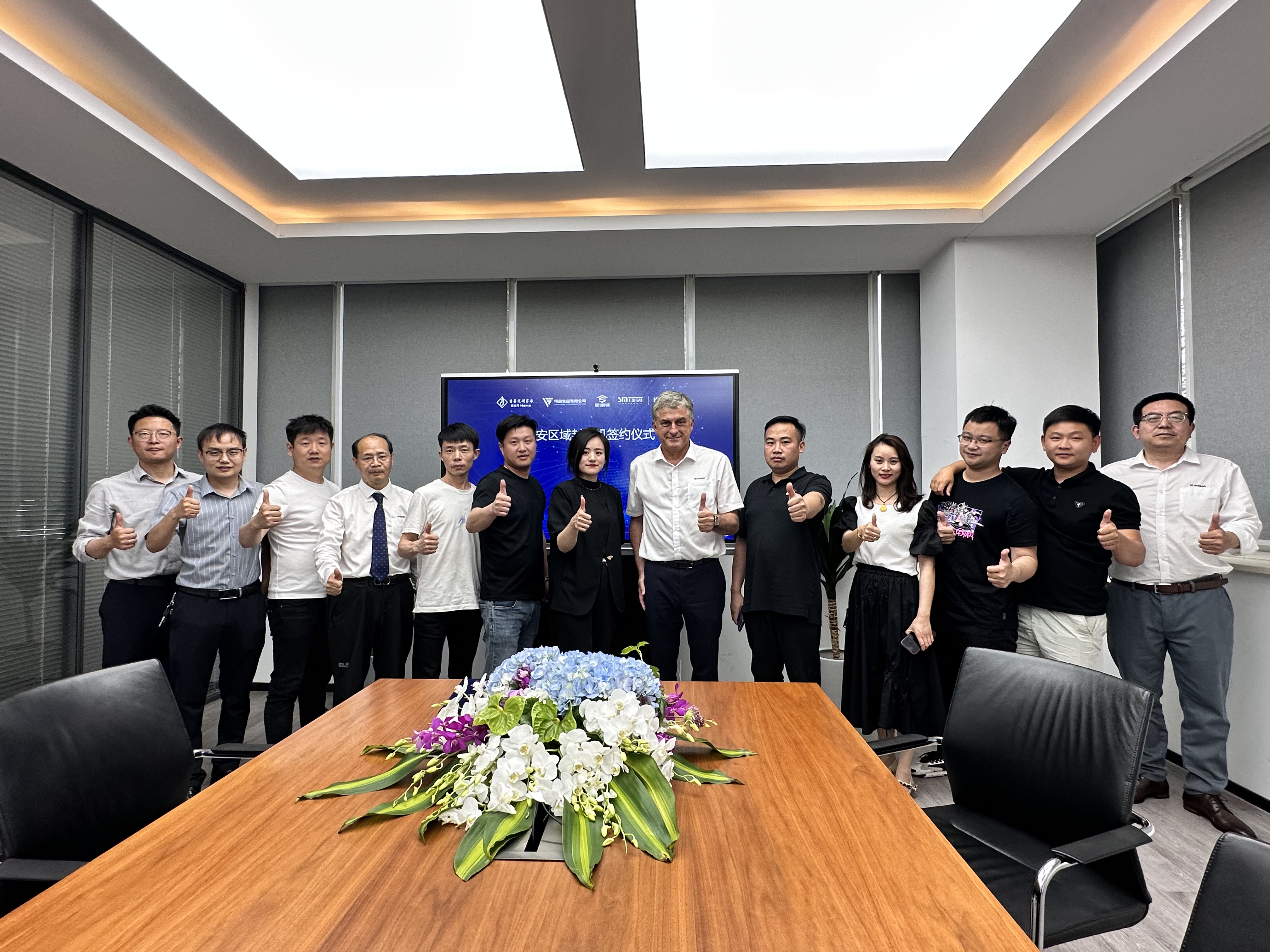 太火爆了！西安4家企業(yè)又同時引進豪邁高端封邊機